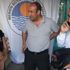 İçerisinde yüklü para bulunan çantasını mezarlıkta düşürdü İçerisinde yüklü para bulunan çantasını mezarlıkta düşürdü