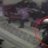 Genç kız sevgilisine saldıran adamı tek hamle ile yere devirdi!