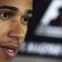 Lewis Hamilton imzayı attı Lewis Hamilton imzayı attı