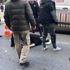 Şişli’de otobüsün sıkıştırdığı moto kurye yola savruldu