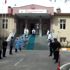 Kovid-19 tedavisi tamamlanan 3 kişi alkışlarla taburcu ...