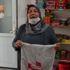 Gurbetçi hayırseverler bakkalın veresiye defterini satın aldı Gurbetçi hayırseverler bakkalın veresiye defterini satın aldı