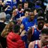 Anadolu Efes iki kulvarda da zirveyi kimseye bırakmıyor