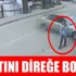 Otomobilin altında kalmaktan son anda kurtuldular Otomobilin altında kalmaktan son anda kurtuldular