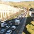 İzmir'de trafik yoğunluğu sürücüleri isyan ettirdi