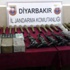 Diyarbakır’da PKK’ya götürülen silah ve mühimmatlar ele geçirildi Diyarbakır’da PKK’ya götürülen silah ve mühimmatlar ele geçirildi