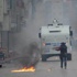Nusaybin'de yol kesip polise bomba attılar Nusaybin'de yol kesip polise bomba attılar