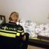 Polis eve gelip çocuklara masal kitabı okudu Polis eve gelip çocuklara masal kitabı okudu