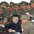 Kim Jong-Un yanındaki askerlerin sırrı çözüldü Kim Jong-Un yanındaki askerlerin sırrı çözüldü