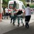 İlkokul bahçesinde servisçiler kavga etti: Öğrencilerin gözü önünde bıçakladı İlkokul bahçesinde servisçiler kavga etti: Öğrencilerin gözü önünde bıçakladı