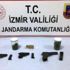 İzmir de uyuşturucu operasyonu: 2 gözaltı İzmir de uyuşturucu operasyonu: 2 gözaltı