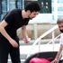 İyilik Akımı başlattılar, mendil satıcılarını sevindirdiler