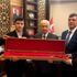 Devlet Bahçeli'ye Osmanlı kılıcı hediye edildi Devlet Bahçeli'ye Osmanlı kılıcı hediye edildi