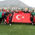Futbolculardan Mehmetçiğe asker selamlı ve Türk bayraklı ... Futbolculardan Mehmetçiğe asker selamlı ve Türk bayraklı ...