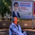 Polis, Davutoğlu’nun afişini yırtanı bulmak için seferber oldu: 1 gözaltı Polis, Davutoğlu’nun afişini yırtanı bulmak için seferber oldu: 1 gözaltı