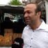 Kartal da kapı kapı dolaşarak ekmek dağıttılar