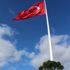 Ulus'ta da dev Türk bayrağı göndere çekildi