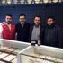 Altını bıraktı elma ile güldü Altını bıraktı elma ile güldü