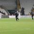 Hakem maçı başlattı Gaziantepsporlu futbolcular yönetimi 1 dakikalığına protesto etti Hakem maçı başlattı Gaziantepsporlu futbolcular yönetimi 1 dakikalığına protesto etti