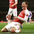 Arsenalli Mesut Özil'e Kabe örtüsünden bir parça hediye edildi