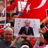 "Camiye daha az giden ama kendisini daha dindar olarak tanımlayan bir nesil"
