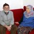 Kendisini hatırlamasa da 70 yıllık eşine ilk günkü ... Kendisini hatırlamasa da 70 yıllık eşine ilk günkü ...