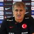 Şenol Güneş'ten kadro açıklaması "Azerbaycan maçına Mert'le başlayacağım" Şenol Güneş'ten kadro açıklaması "Azerbaycan maçına Mert'le başlayacağım"