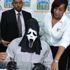 Lotodan kazandığı ödülü almaya 'Ghost face' kostümüyle geldi