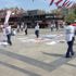 Polis mesafe denetimi yaptı, sendikacılar 1 Mayıs halayını böyle çekti