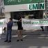 Evlerini alamayan mağdurlar Eminevim önünde eylem yaptı Evlerini alamayan mağdurlar Eminevim önünde eylem yaptı