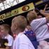 Feyenoord-Excelsior maçında tribündeki çocuklara jest Feyenoord-Excelsior maçında tribündeki çocuklara jest