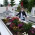 Küçük Miray, şehit babasının mezarına şeker bıraktı