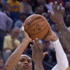 Warriors son saniye basketiyle güldü