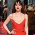 Grinin 50 Tonu'nun yıldızı Dakota Johnson, yeni filmi için siyah iç çamaşırıyla kamera karşısına geçti