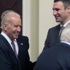 Joe Biden'ı Ukrayna'da Klitchko karşıladı