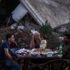 Gazze'de enkazın ortasında iftar Gazze'de enkazın ortasında iftar