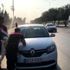 Otomobilden atlayan hamile kadın yaralandı Otomobilden atlayan hamile kadın yaralandı