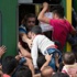 Macaristan'da mültecileri taşıyan tren seferleri durdu Macaristan'da mültecileri taşıyan tren seferleri durdu