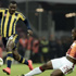 Chedjou Emenike'yi yakaladı Chedjou Emenike'yi yakaladı