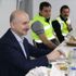 Ulaştırma ve Altyapı Bakanı Karaismailoğlu, Sakarya'da işçilerle iftar yaptı Ulaştırma ve Altyapı Bakanı Karaismailoğlu, Sakarya'da işçilerle iftar yaptı