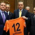 Cumhurbaşkanı Erdoğan'a 12 numaralı forma ve albüm Cumhurbaşkanı Erdoğan'a 12 numaralı forma ve albüm