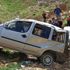 50 metrelik uçuruma düşen otomobildeki çift ölümden döndü