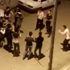 Yasağa uymayan gençler yol ortasında halay çekti