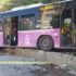 İstanbul Kadıköy'de freni patlayan otobüs iş yerine girdi! Yaralılar var