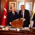 Bahçeli'ye tepside halka tatlı ikram edildi