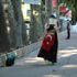 Dolmabahçe'de hareketli anlar: Şüpheli bulunan kadın gözaltına alındı Dolmabahçe'de hareketli anlar: Şüpheli bulunan kadın gözaltına alındı