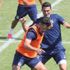 Fenerbahçe'de futbolcular idmanı normal sürede bitirmek istemeyince antrenman 1 saat uzatıldı Fenerbahçe'de futbolcular idmanı normal sürede bitirmek istemeyince antrenman 1 saat uzatıldı