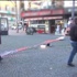 Üzerine yılbaşı süsü düşen yaya ölümden döndü Üzerine yılbaşı süsü düşen yaya ölümden döndü