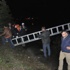 Irmağa Uçan Kamyonetteki 5 Kişi İtfaiye Tarafından Kurtarıldı