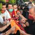 Fatih Terim'in elini öpen taraftar: 'Hocam sakın takımı bırakmayın'